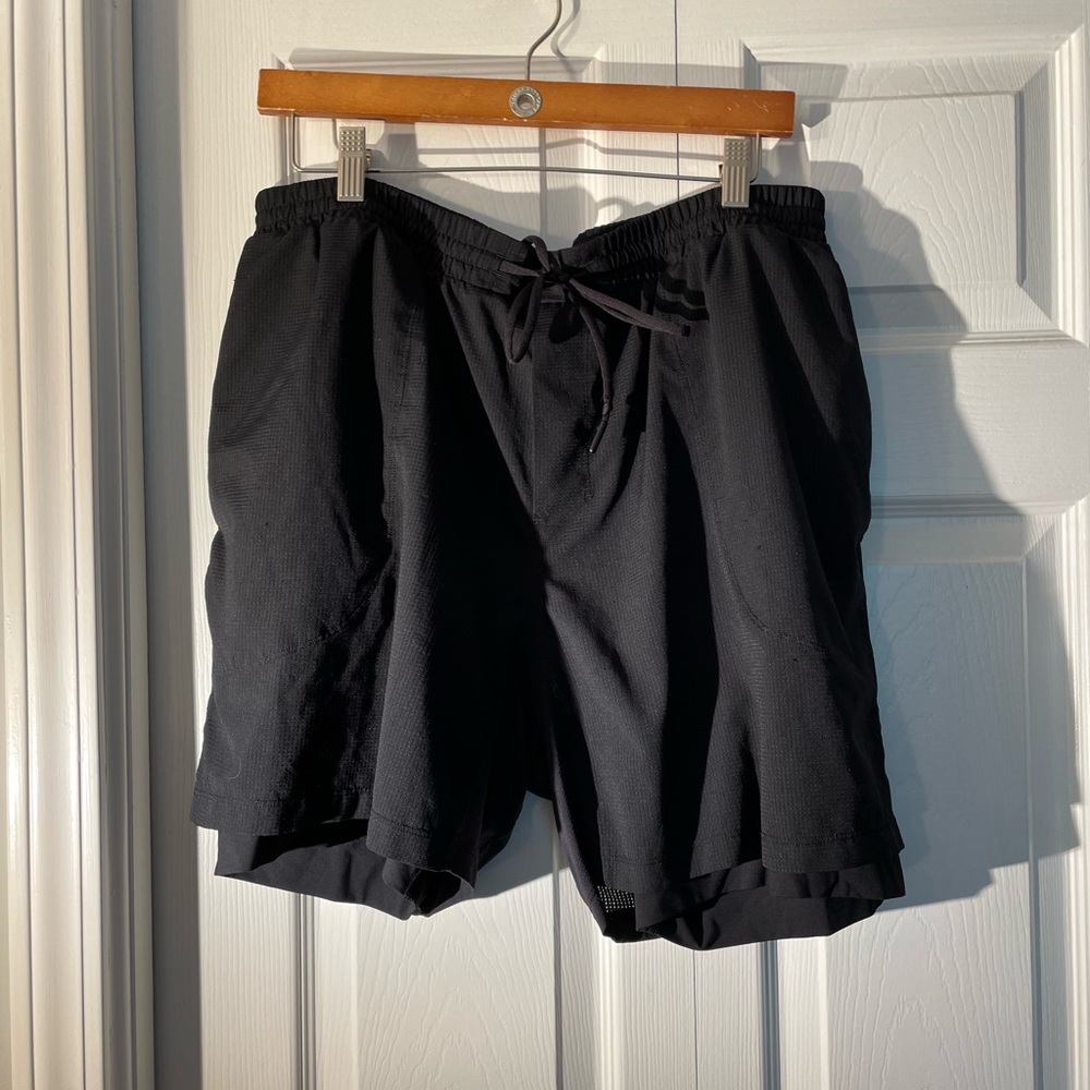 Lululemon Mens lined shorts